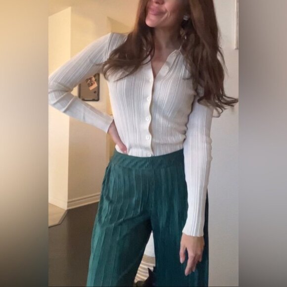 Green top and trousers - Picture 10 of 11